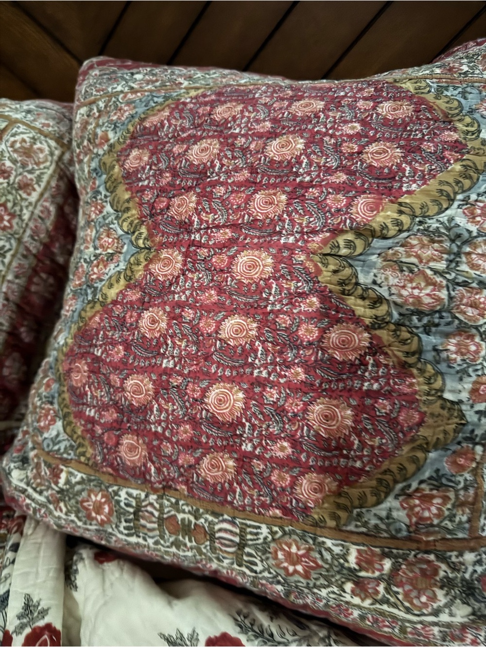 Pottery Barn King Red and Cream Floral Quilted Bedspread Set - Zarina - Picture 15 of 15